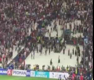 NE POMAŽE NI PROTERIVANJE: Vođa ruskih navijača se vratio u Francusku