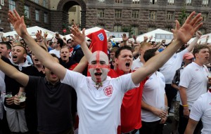 NOVA TUČA: Debeli Englezi se tukli između sebe – pivskim stomacima (VIDEO)