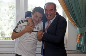 ‘PARNI VALJAK’ UPALIO MOTORE: Svi su tu, samo jedan precrtan (FOTOGALERIJA)