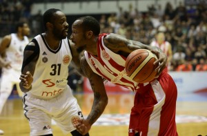 DRAMA U PIONIRU: Marko Gudruić trojkom u poslednjoj sekundi utišao Pionir i doneo pobedu Zvezdi