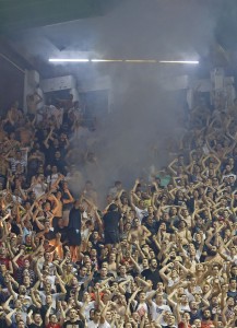 SVE JE SPREMNO ZA DERBI: Delije ‘zagrmele’ na igrače Partizana, i Grobari u dvorani! (VIDEO)