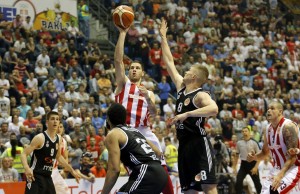 NEBESKI SKOK: Edo Murić je zalepio kapitena Crvene zvezde (VIDEO)