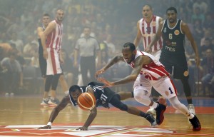 NE ZAVRŠAVA KARIJERU: Amerikanac koji je nosio dres Partizana i Crvene zvezde ima novi klub!