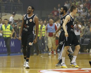 NEZAUSTAVLJIVI KEVIN DŽOUNS: Izuzetna partija bivšeg centra Partizana! (VIDEO)