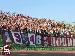 REGION NA NOGAMA: Navijači Željezničara pretili Šešelju, on im odgovorio još luđe! (FOTO) (VIDEO)