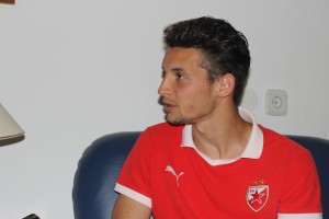 EMOTIVNO: Fudbaler se na neverovatan način oprostio od Zvezde, iz Beograda odlazi razočaran (FOTO)