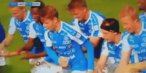 HIT PROSLAVA GOLA: Fudbaleri Ropsa jurili Pokemone po terenu (VIDEO)