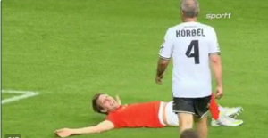 HIT VIDEO DANA: Pokušaj ‘makazica’ 213 centimetara visokog Dirka Novickog! (VIDEO)