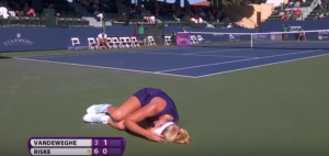 BRUTALNO JEZIVO: Pad američke teniserke zbog koje je sa terena izneta u kolicima! (VIDEO)