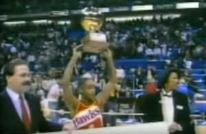 VREMEPLOV: „Patuljak“ koji je svojim zakucavanjima zadivio svet (VIDEO)