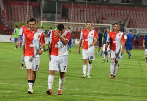 KOBAN TRENUTAK NEPAŽNJE: AZ Alkmar vodi u Novom Sadu (VIDEO)