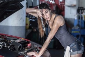 DA SE SKUVAŠ: Kad lepe devojke dohvate alat (FOTO)