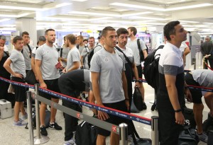 PROBLEMI VEĆ NA POČETKU PUTA: Partizanove muke na aerodromu u Beogradu (VIDEO)