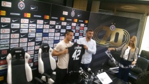 EKSKLUZIVNO: Evo kako moćno stoji crno-beli dres Leonardu (FOTO)