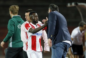 ZA NEPOVEROVATI! Kanga dobio crveni karton po završetku poluvremena! (VIDEO)