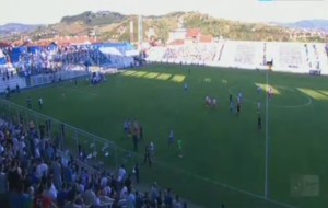 HAOS NA TRIBINAMA: Letele stolice, fudbaleri bežali, sudija navodno pogođen ciglom… (VIDEO)