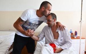 DIRLJIV SUSRET U BOLNICI: Sikimić i čelnici Zvezde obišli Živkovića (FOTO)