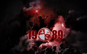 FOTO-UBOD: Telohranitelj Bila Klintona i Madone u majici Delija bodrio Grujića na Emiratima (FOTO)