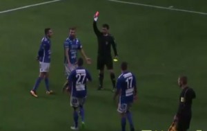 VANVREMENSKA UTAKMICA: Štoper postigao golčinu za het trik, pa dobio preglup crveni karton (VIDEO)