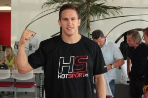 Hotsport na potpisivanju ugovora između Bojana Veličkovića i SEAT-a