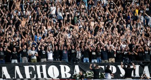 POTPUNO IH ZATEKLA: Ovako su navijači Partizana reagovali na vest o izbacivanju iz Evrope (FOTO)