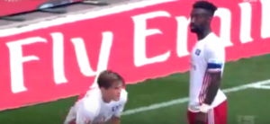 KAKAV NAČIN DA ISPUSTIŠ POBEDU: Urnebesna reakcija štopera za pola sata obišla planetu! (VIDEO)