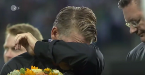 KAD EMOCIJE PRORADE: Bastijan Švajnštajger se u suzama oprostio od dresa Nemačke (VIDEO)