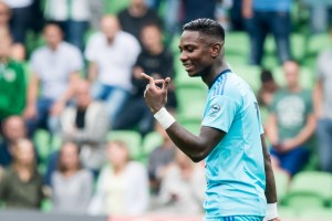 SUDIJA, ISKRIVIO MI SE PRST: Jeziva povreda bivšeg igrača Juventusa i impresivna reakcija posle toga! (VIDEO)