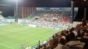 VETAR U LEĐA CRVENO-BELIMA: Veliki broj Delija na stadionu ‘Mapei’ (FOTO) (VIDEO)