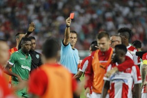 TEK MOŽDA DOGODINE: UEFA odredila kaznu Kangi zbog udaranja Đakova… (VIDEO)