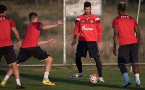 ZVEZDA NA ZLATIBORU: Prvi trening i rođendansko slavlje (VIDEO)