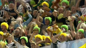 NESTVARNO I EMOTIVNO: Kad ‘huligani’ oduševe svet (VIDEO)