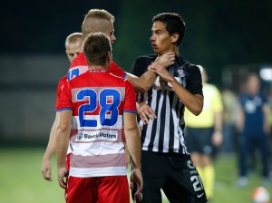 ZABAVNO U ČAČKU: Trener Borca častio novinare tortom, bivši igrač Zvezde preti Partizanu