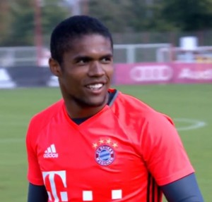 KAKO PONIZITI GOLMANA: Penal Daglasa Koste – majstorija ili ponižavanje? Procenite sami (VIDEO)