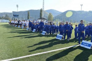 ISPUNJENO OBEĆANJE: Lučani dobili teren s veštačkom travom, donirana i oprema (FOTO)