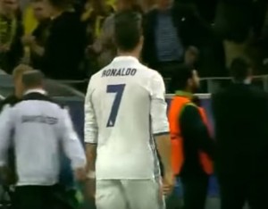 MISLILI STE DA JE GOTOVO? Ronaldo uradio nešto što niko pre njega nikada nije ni pokušao! (VIDEO)