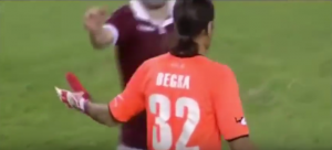 GRČKU POTRESA SKANDAL: Gazda kluba prebio golmana zbog kardinalne greške! (VIDEO)