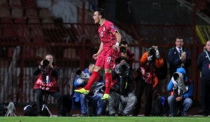 BUNDESLIGA: Kostić sačuvao Hamburg u eliti, Bajern pobedom ispratio ‘penzionere’, Dortmund tesno do LŠ! (VIDEO)