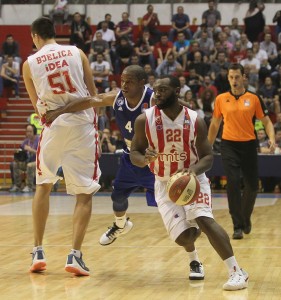 PRŠTI NA SVE STRANE: Zvezda lomi Zadar blokadama, zakucavanjima, kontrama… (VIDEO)