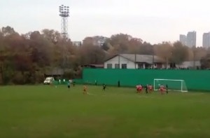 FOTO UBOD: Umesto da se oporavlja od teške povrede, on je došao da gleda Zvezdine klince  (FOTO)