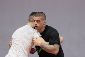 URBNEBESNO: Naš MMA borac vraća kilažu, u jednoj ruci pica, a u drugoj… (FOTO)