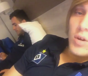 PRAVE SE NEMCI: Srbin i Hrvat u sobi pričaju na nemačkom (VIDEO)