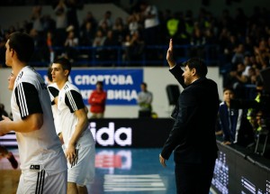 FOTO-UBOD: Grobari bi bili najsrećniji kada bi se ova dva momka preselila sa tribina na parket (FOTO)