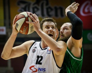 MONSTRUOZNI POSTER: Novica ‘ubica‘ opravdao svoj nadimak (FOTO) (VIDEO)