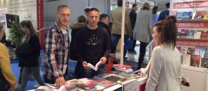 DA SE UGLEDAJU NAJMLAĐI: Fudbaleri Partizana posetili Sajam knjiga