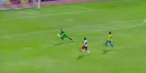 BITNO JE DA SE ROLA: Ne, nije fotomontaža – u Egiptu se na utakmici desilo nešto neverovatno! (VIDEO)