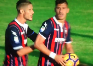 PA OVO NI DECA NE RADE: Urnebesna svađa igrača u Seriji A kakva se ni ispred zgrade ne viđa (VIDEO)