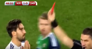NAJČUDNIJE ISKLJUČENJE NEDELJE: Zaradio crveni karton na neverovatno glup način (VIDEO)