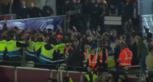 ENGLEZI U ČUDU: Tuča na tribinama kakvu nisu videli 30 godina (VIDEO)