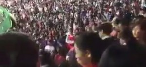 PRŠTALO: Ovako izgleda kada se na tribinama pobiju devojke (VIDEO)